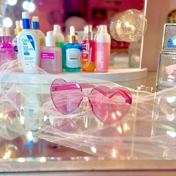 Translucent Heart-Shaped Sunglasses Pink 💗 Excellent Quality Women’s Accesories - Picture 2 of 4